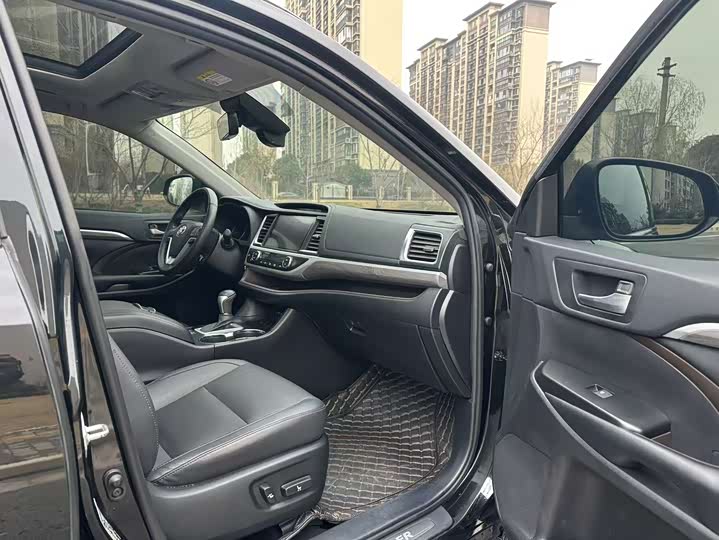 Фото 9 - Toyota Highlander