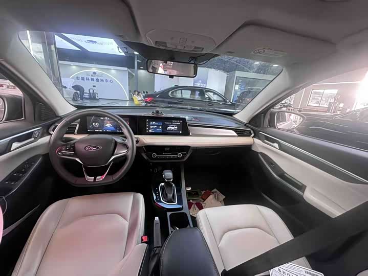 Фото 4 - Ford Escort