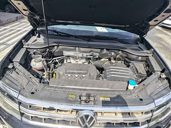 Photo 2 - Volkswagen Teramont Pro