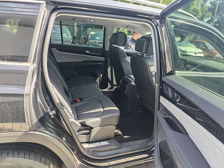 Photo 5 - Volkswagen Teramont Pro