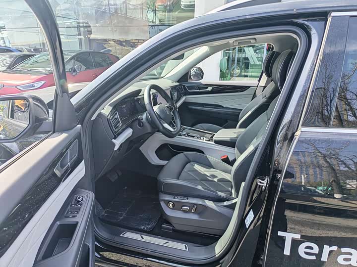 Photo 9 - Volkswagen Teramont Pro