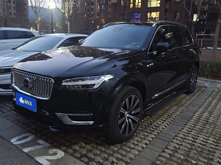 Фото 1 - Volvo XC90