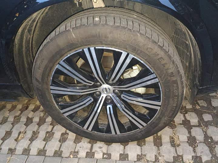 Фото 6 - Volvo XC90