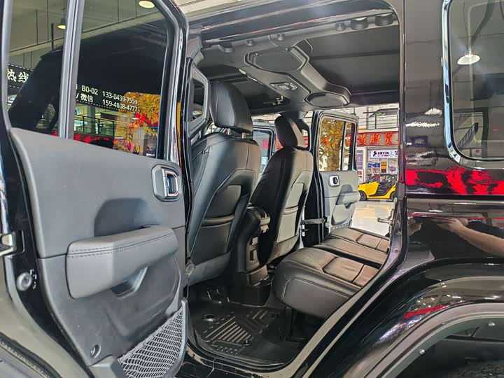 Фото 5 - Jeep Wrangler