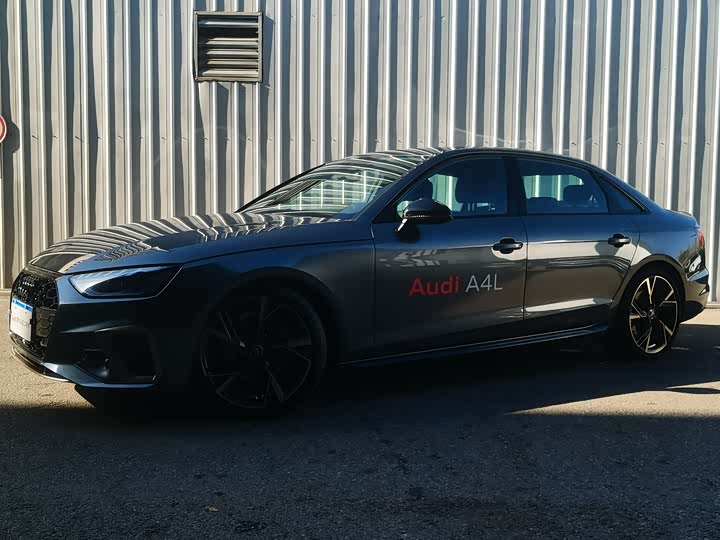 Фото 1 - Audi A4L