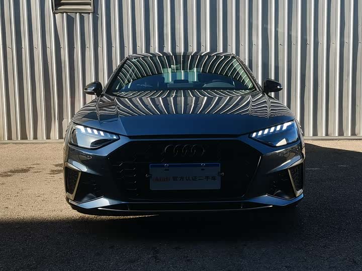 Фото 2 - Audi A4L