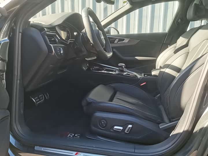 Фото 4 - Audi A4L