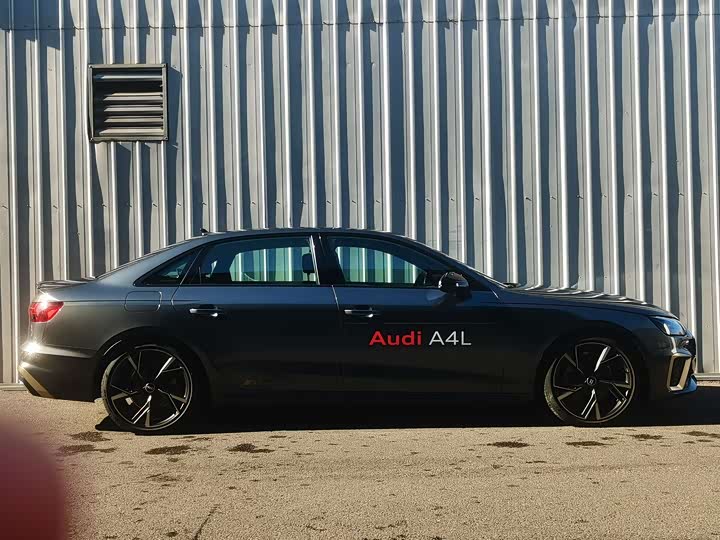 Фото 6 - Audi A4L