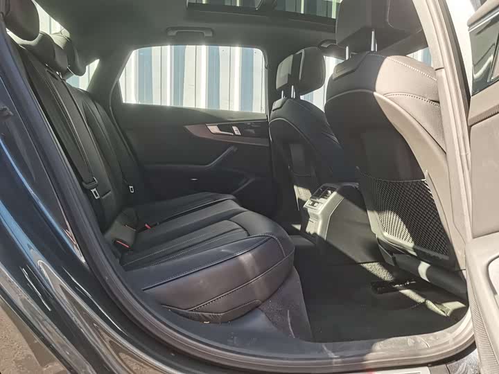 Фото 7 - Audi A4L