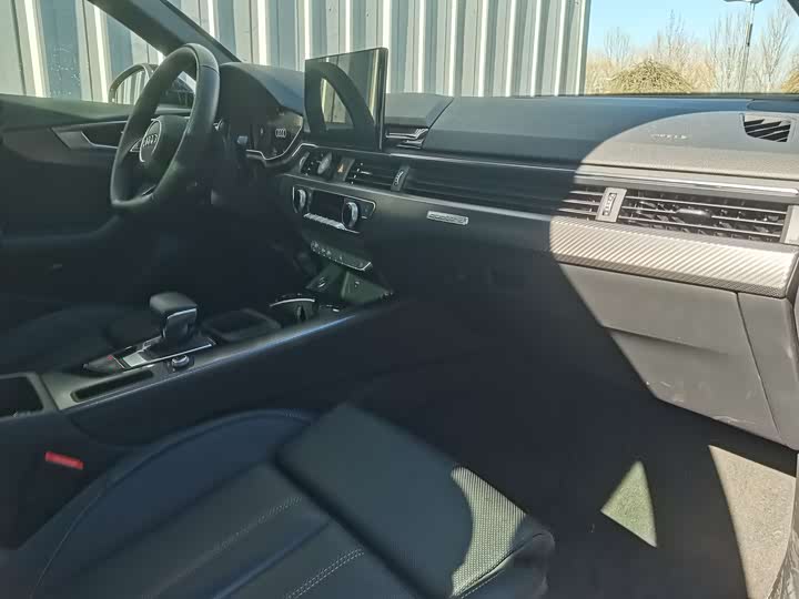 Фото 9 - Audi A4L