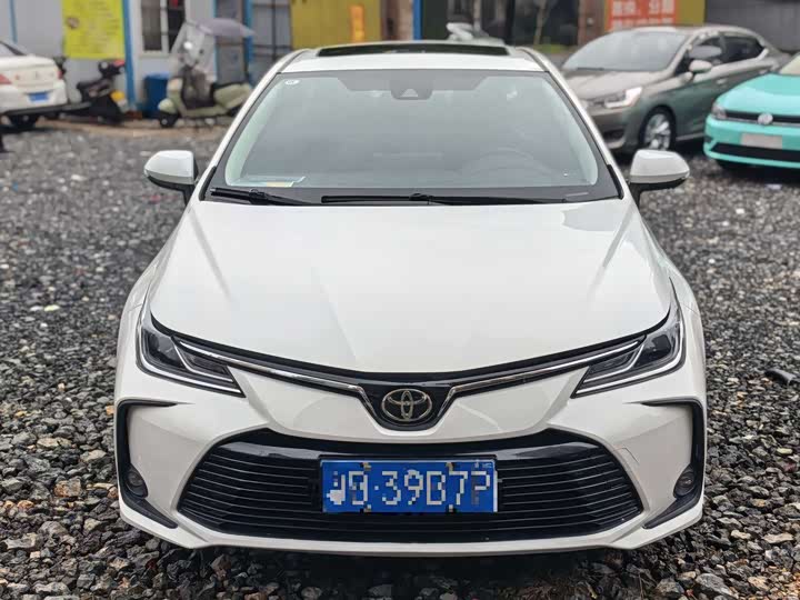 Фото 2 - Toyota Corolla