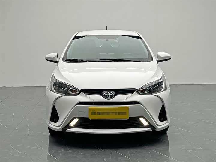 Фото 2 - Toyota Yaris L