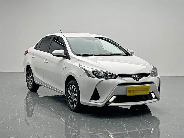 Фото 8 - Toyota Yaris L