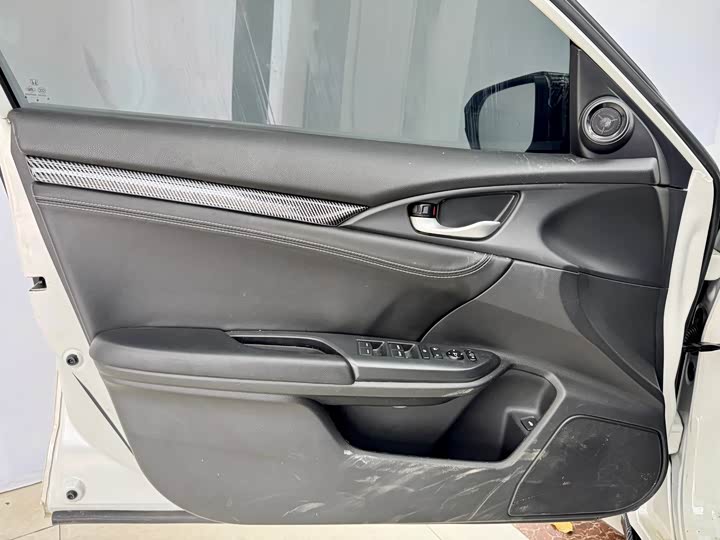 Фото 8 - Honda Civic