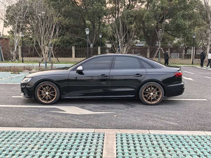 Фото 4 - Audi S4