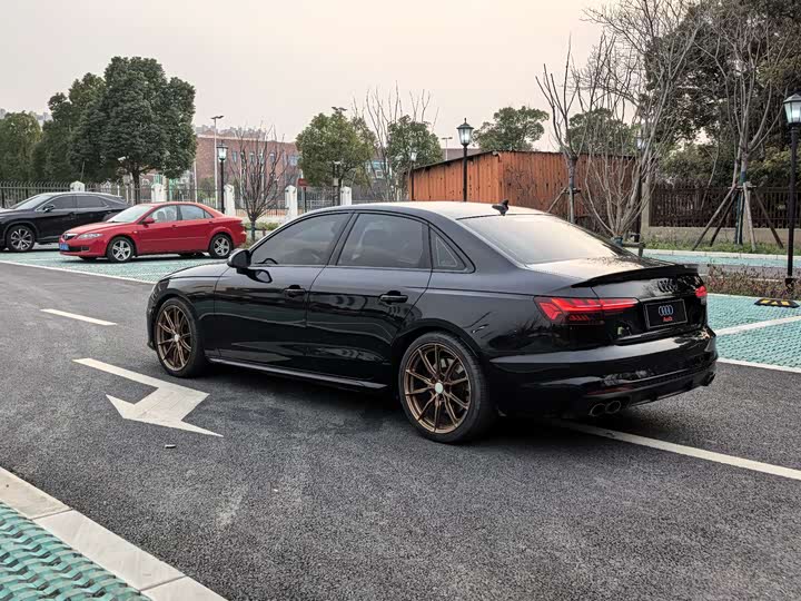 Фото 9 - Audi S4