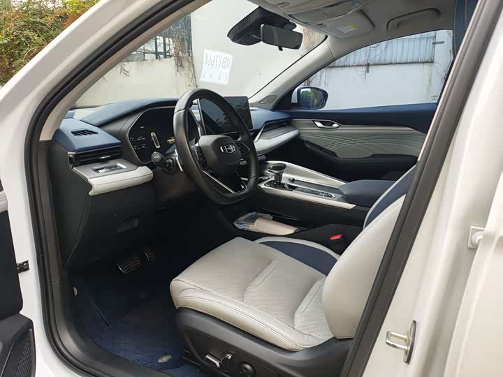 Фото 4 - Geely Preface