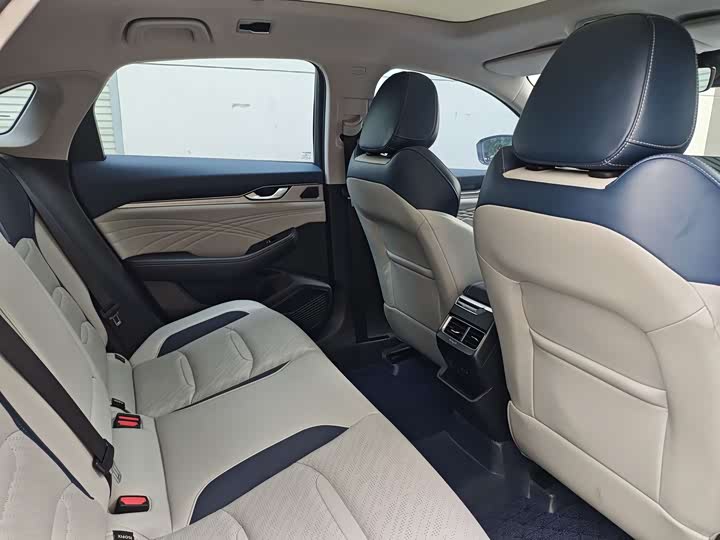 Фото 6 - Geely Preface