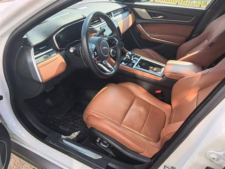 Фото 6 - Jaguar XF L