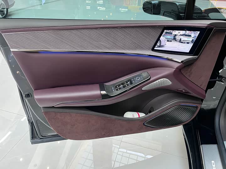 Photo 7 - Denza Z9GT