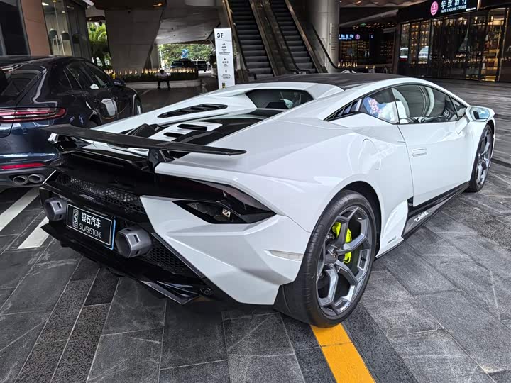 Photo 6 - Lamborghini Huracán