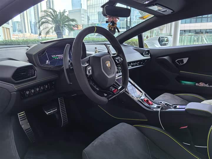 Photo 7 - Lamborghini Huracán