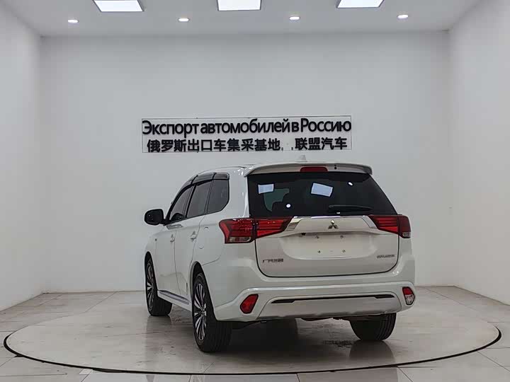 Фото 5 - Mitsubishi Outlander