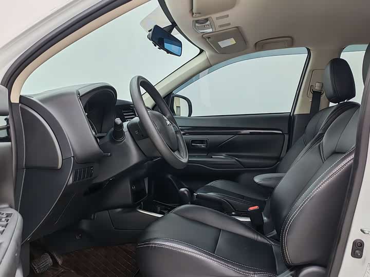 Фото 7 - Mitsubishi Outlander