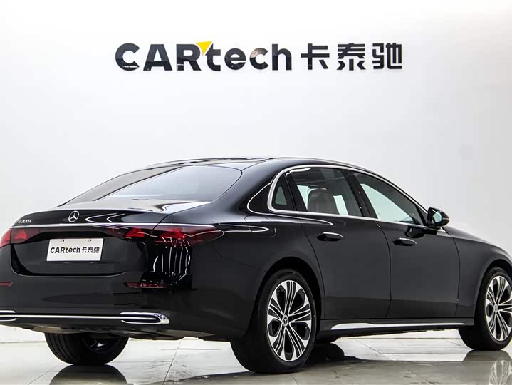 Фото 4 - Mercedes-Benz E-Class