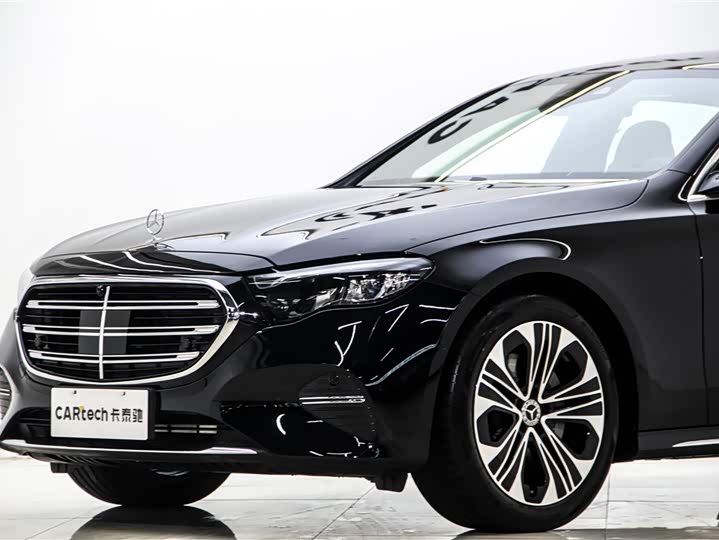 Фото 7 - Mercedes-Benz E-Class