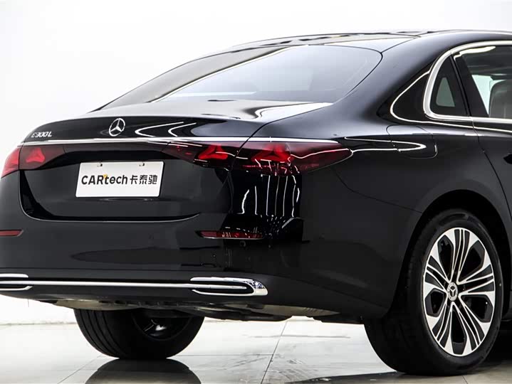 Фото 8 - Mercedes-Benz E-Class