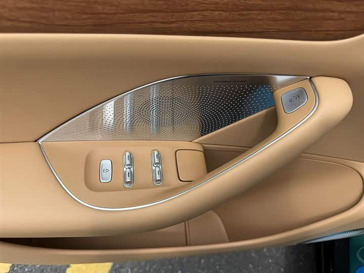 Фото 9 - Luxeed R7