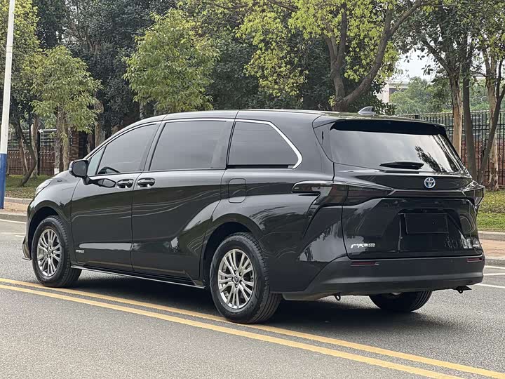 Photo 4 - Toyota Sienna