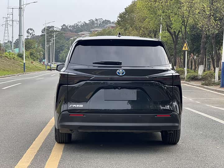 Photo 5 - Toyota Sienna