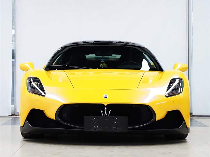 Photo 2 - Maserati MC20