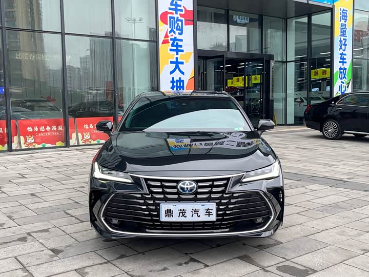 Photo 2 - Toyota Avalon