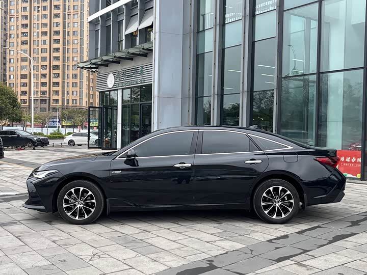 Photo 3 - Toyota Avalon