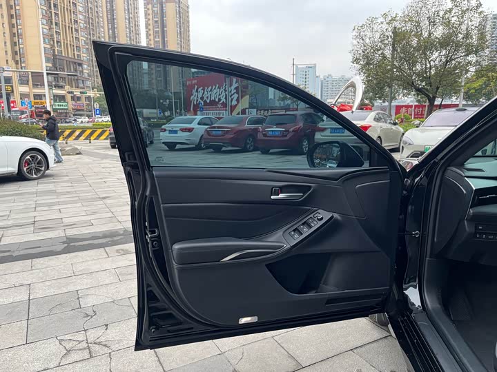 Photo 9 - Toyota Avalon