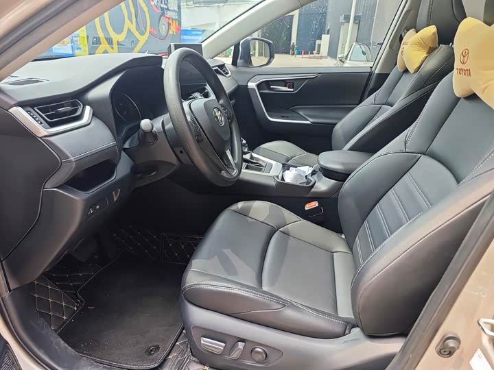 Photo 5 - Toyota Wildlander