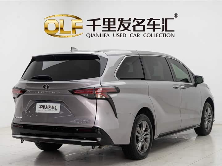 Фото 4 - Toyota Sienna