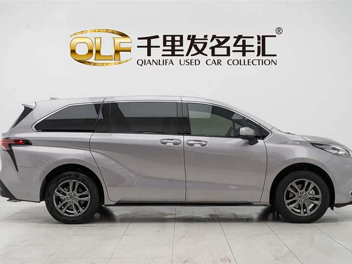 Фото 8 - Toyota Sienna