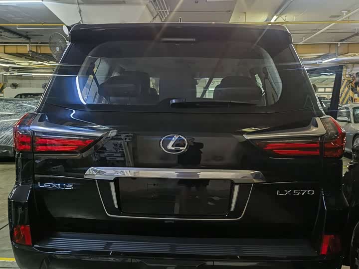 Photo 7 - Lexus LX