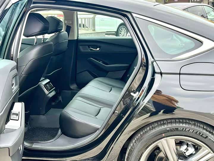 Фото 3 - Honda Inspire