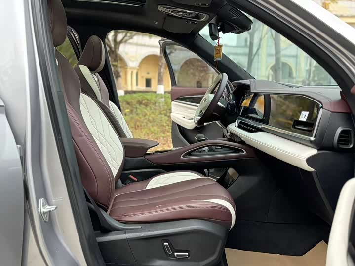 Photo 9 - Geely Monjaro