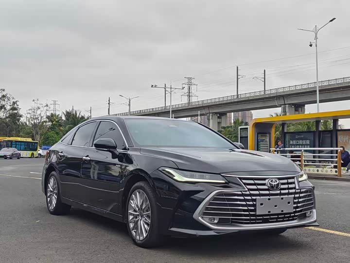 Photo 3 - Toyota Avalon