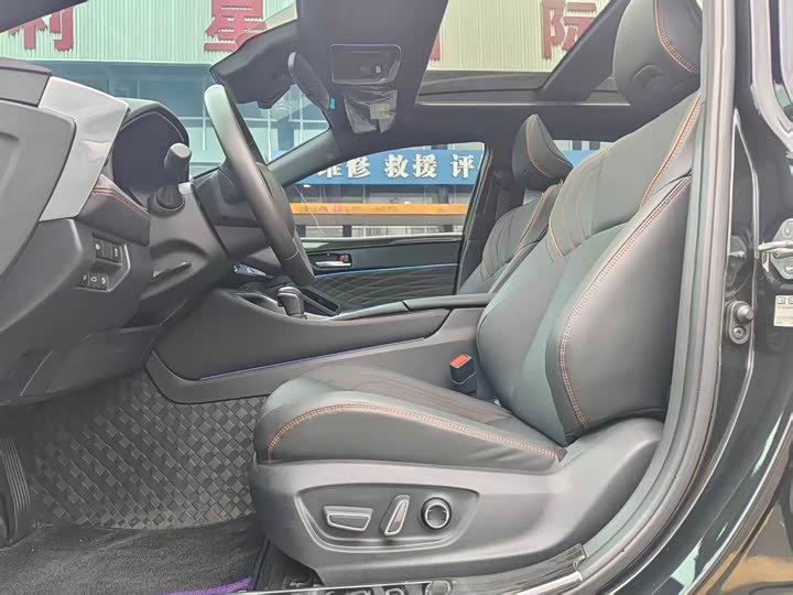 Photo 4 - Toyota Avalon