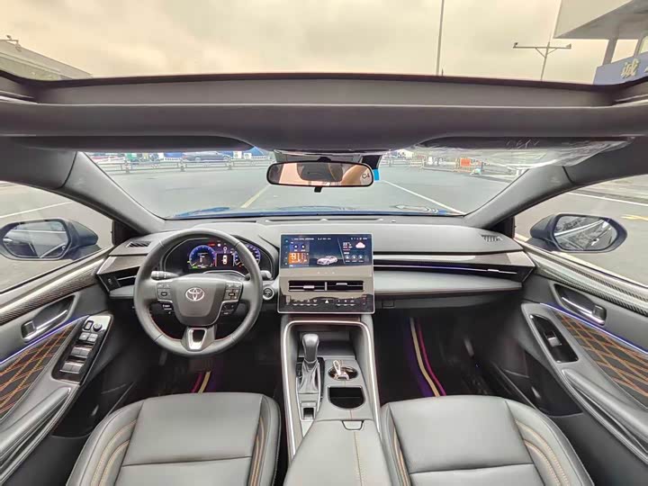 Photo 5 - Toyota Avalon