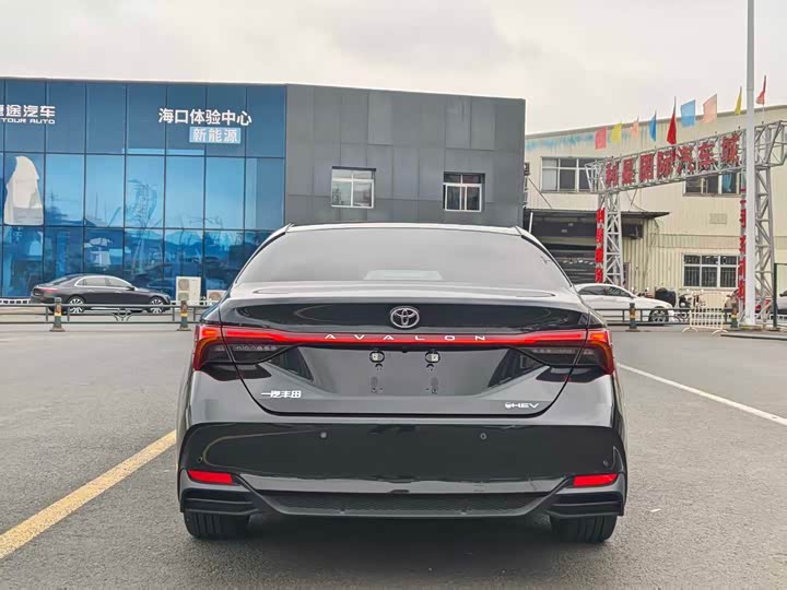 Photo 8 - Toyota Avalon