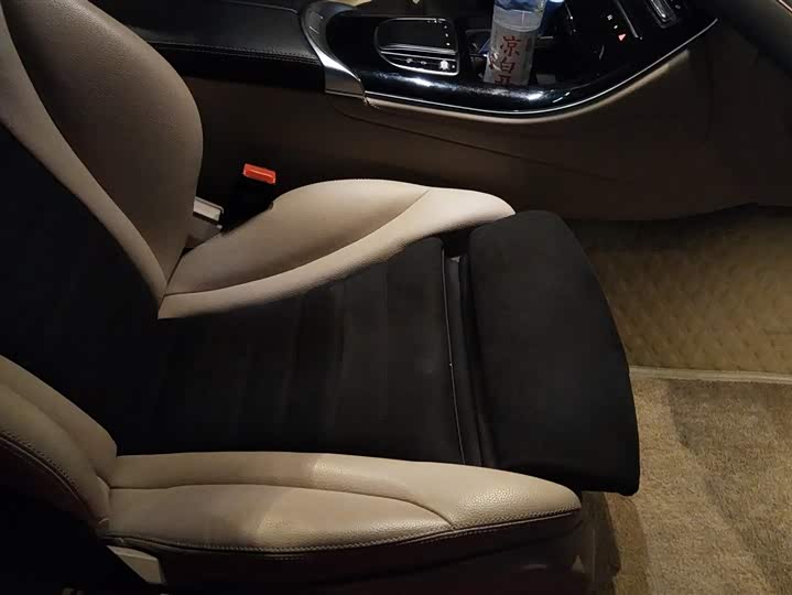 Фото 8 - Mercedes-Benz EQC