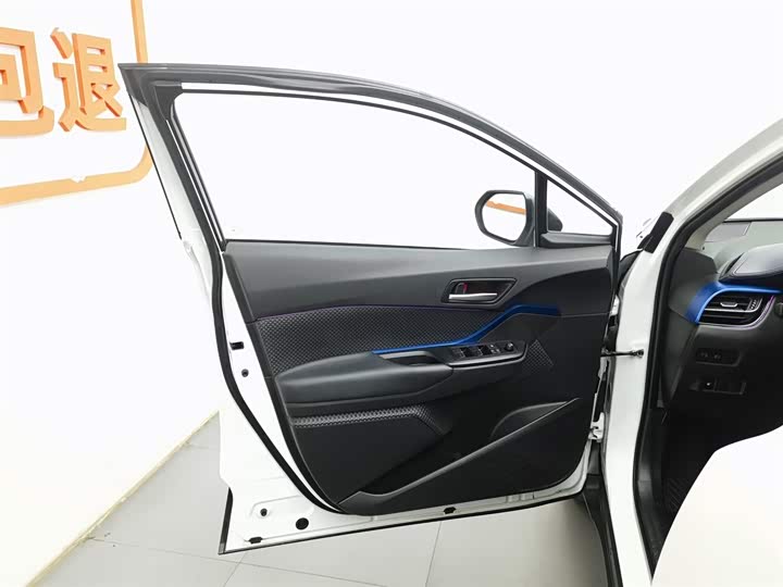 Фото 8 - Toyota C-HR